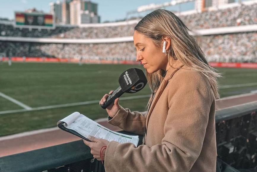 Sofía Martínez es una reportera que se ha abierto paso en el periodismo deportivo: se destaca en ESPN, en la TV Pública y en Urbana Play, como columnista de ‘Perros de la calle‘.