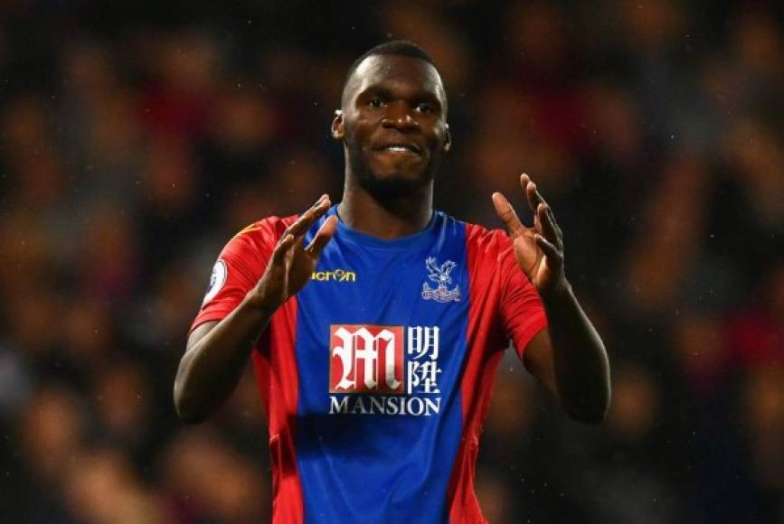 El Crystal Palace se quiere deshacer de Christian Benteke ya que es el jugador mejor pagado de la plantilla y una de las grandes decepciones de la temporada. Hace dos años pagaron por él 32 millones de euros.