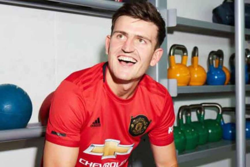 El Manchester United firmó por seis temporadas (más una opcional) al defensa internacional inglés Harry Maguire, llega procedente del Leicester City. Según la prensa británica, el jugador de 26 años se convirtió en el defensor más caro del mundo con un traspaso récord de 80 millones de libras (87 millones de euros)