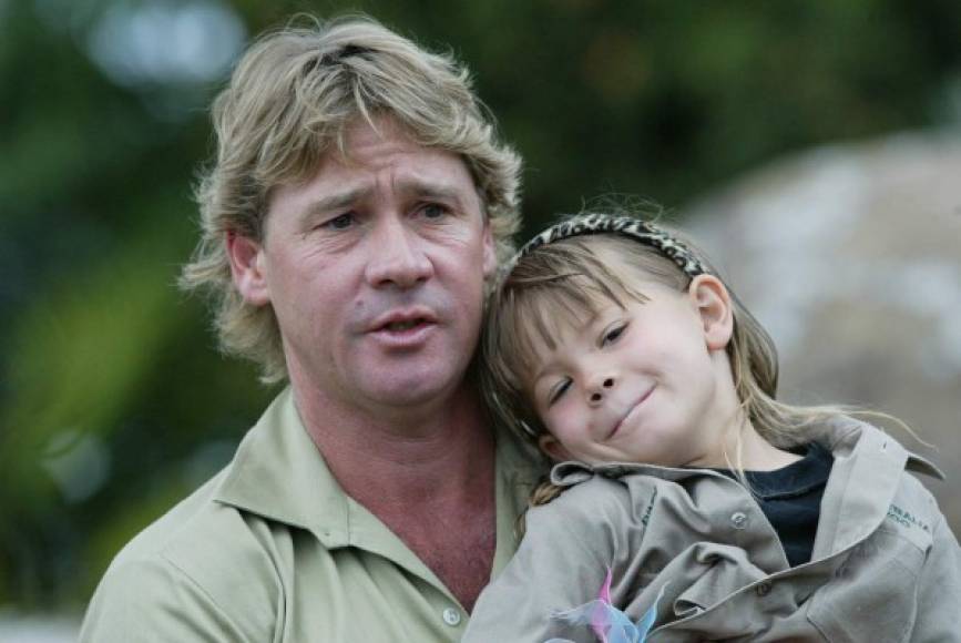 Bindi Irwin junto a su padre.