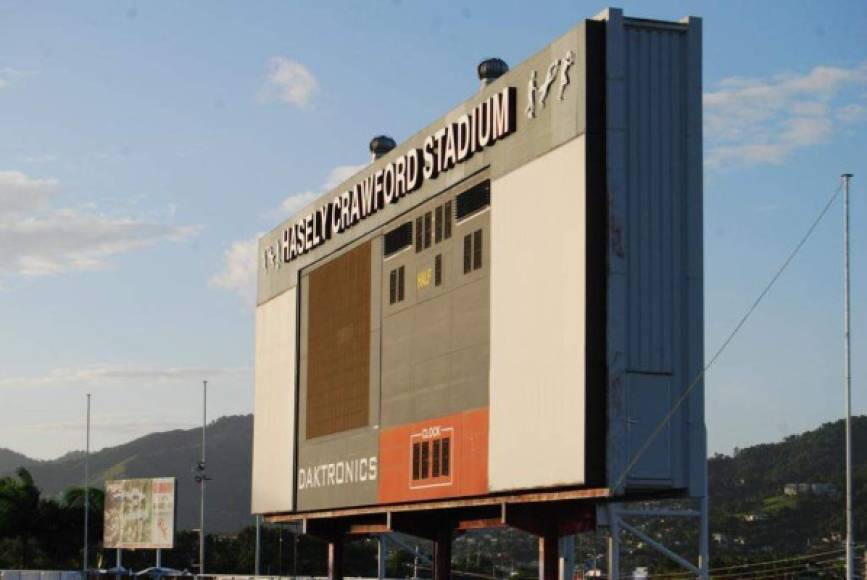 El Hasely Crawford fue sede de varios encuentros de la Copa Mundial de Fútbol Sub-17 de 2001, entre ellos el juego de inauguración y el de la final.