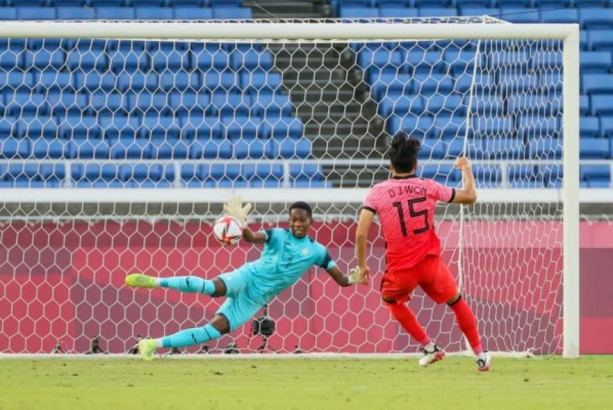 El portero hondureño Alex Nahíd Güity y el resto de sus compañeros la pasaron mal ya que fueron humillados por Corea del Sur.