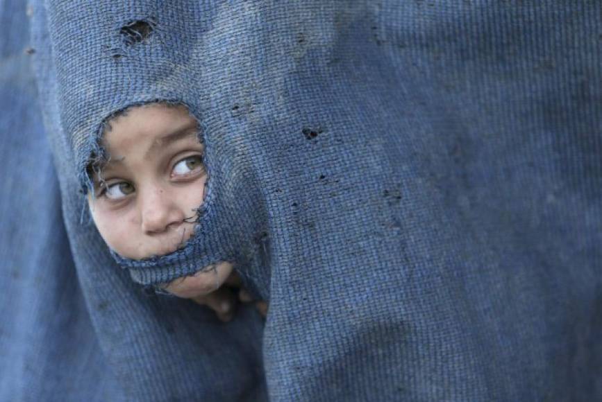 Inocencia. En la franja de gaza. Un niño refugiado palestino juega en el campo de refugiados de Khan Younis, sitio con alto índice de pobreza.