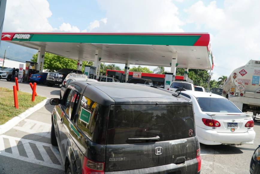 Varias gasolineras de diversas ciudades del país han reportado la escasez de producto derivado del petroleo. 