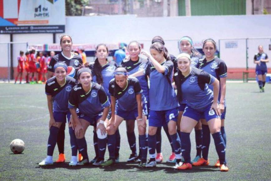 Yuridia es titular en el Motagua Femenino y sus compañeros le han brindado su apoyo. 'En el equipo nunca me han dicho nada en contra de mi relación con Paul. Somos un buen grupo y nos apoyamos unas a otras'.