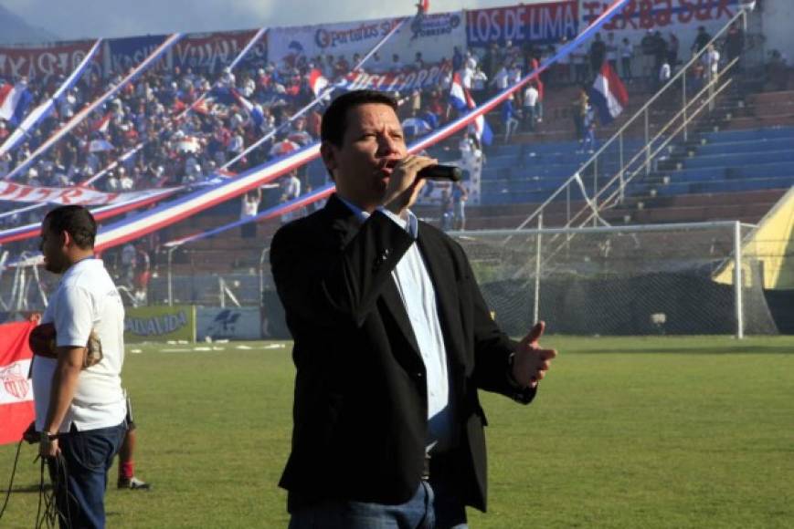 En el estadio Ceibeño entonaron el himno nacional de Honduras.