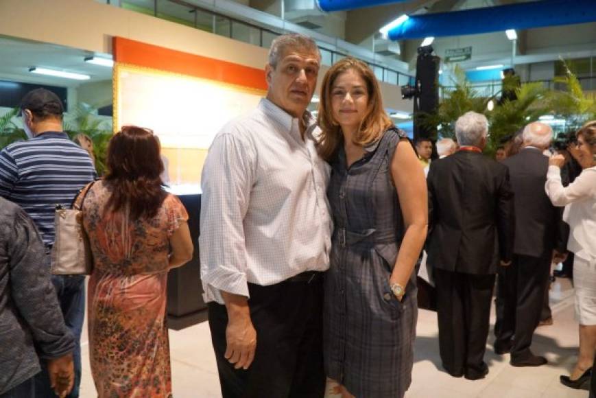 Juan Carlos y Ruth Marie Sabillón.