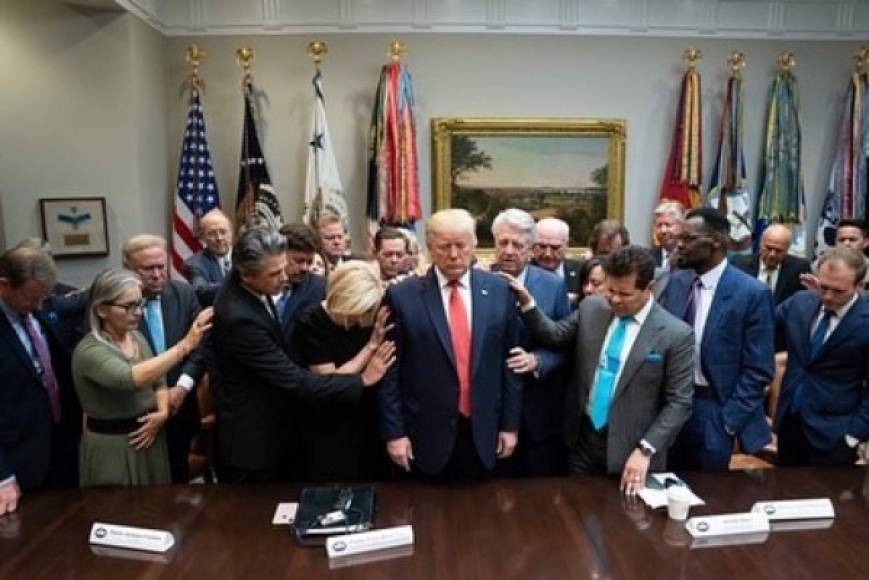 Guillermo Maldonado se ha convertido en un consejero espiritual para Trump, el pasado diciembre de 2019, el hondureño llegó a la casa blanca para orar por el primer ciudadano de EEUU. Posteriormente Trump visitó (enero 2020) la mega iglesia del catracho en Miami, donde comenzó su campaña política en Miami, Florida.