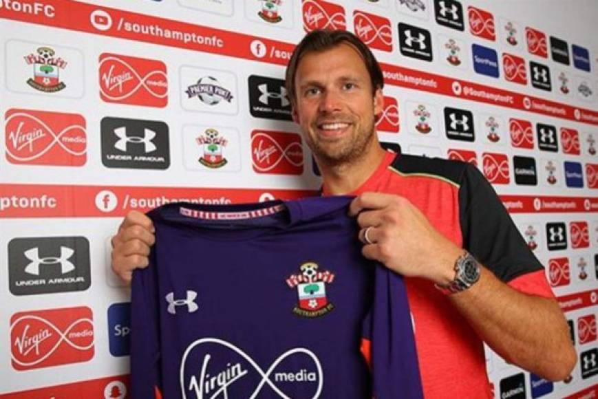 El guardameta de 35 años Stuart Taylor firma un contrato de un año con el club inglés Southampton. Taylor ha pasado por equipos como el Arsenal, Aston Villa o Machester City.