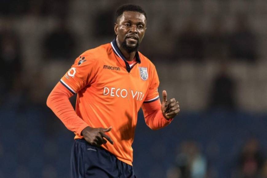 El delantero togolés Emmanuel Adebayor de 35 años, que fue futbolista del Real Madrid, pasa a ser agente libre tras causar baja del Istanbul Basaksehir dode ha disputado 19 encuentros y ha marcado 3 goles.