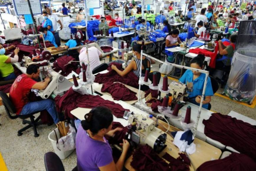 La maquila planea una expansión sin precedentes. La industria de la maquila textil hondureña apunta a subir, en los próximos cinco años, dos puestos en la lista mundial de proveedores del gigantesco mercado de Estados Unidos, y ubicarse así en el lugar número cinco. El Programa Nacional de Desarrollo Económico Honduras 20/20 permitirá atraer suficiente inversión para incrementar el ritmo de exportaciones textiles.<br/>