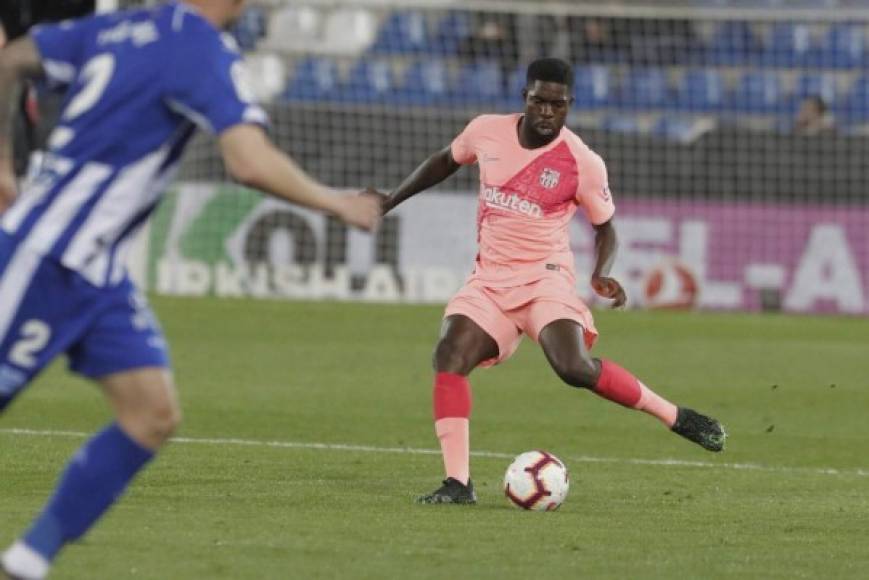 Samuel Umtiti cuenta con 25 años de edad, se desempeña como árbitro central y podría salir del Barcelona.