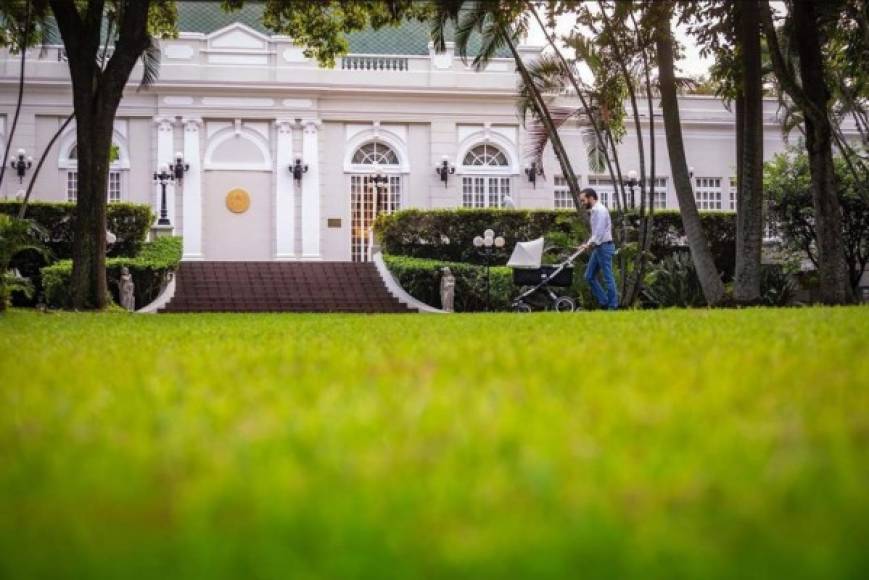 Ayer mismo Bukele anunciaba a través de sus redes sociales que su hija los acompañaría a la 74° Asamblea General de las Naciones Unidas (ONU) en Nueva York.<br/><br/>'Hoy es el primer viaje de Layla, nos acompañará a la Asamblea General de las Naciones Unidas', escribió.