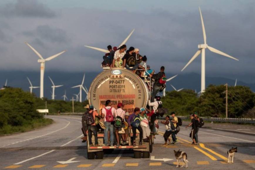 En respuesta a la caravana el presidente Donald Trump ordenó reducir la cooperación financiera a Honduras, El Salvador y Guatemala, los países del Triángulo Norte, en represalia por no evitar la salida de los migrantes.