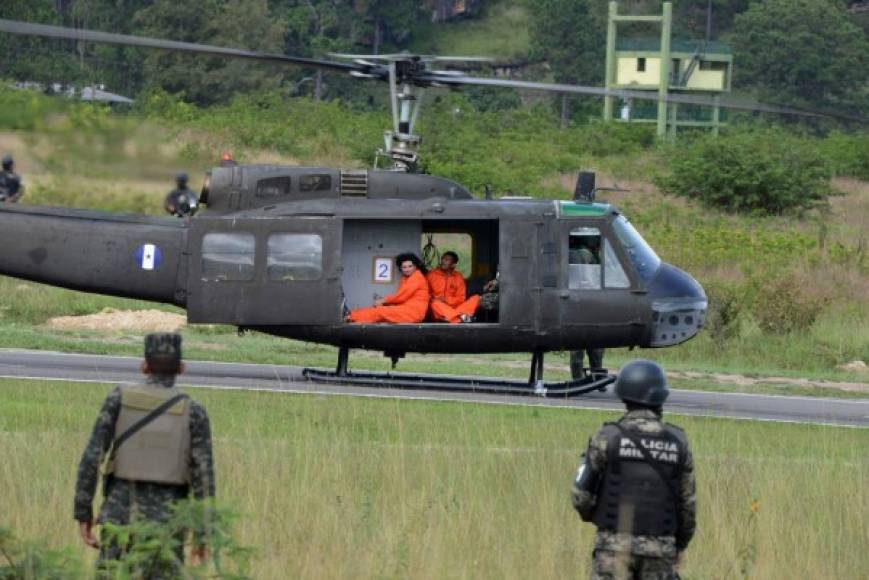 Unos 30 miembros de la pandilla 18 fueron trasladados por la Policía Militar de la penitenciaría Marco Aurelio Soto a otras prisiones de máxima seguridad. AFP