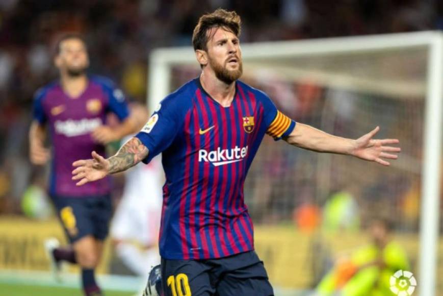 Messi celebrando su golazo de tiro libre.