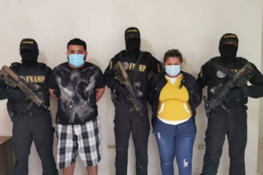 En la operación dos personas fueron detenidas y más de 10 kilos de supuesta cocaína decomisados.