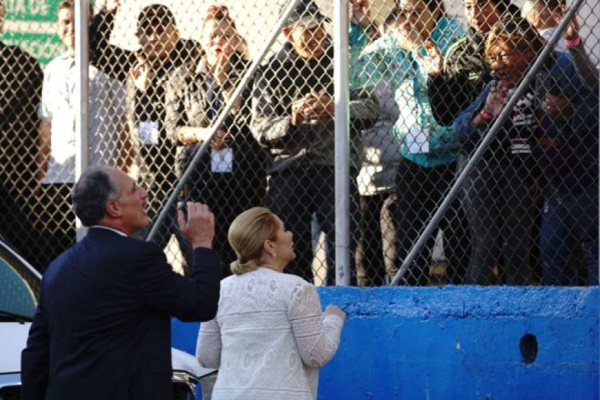 El alcalde capitalino saluda a los presentes a la gran fiesta cívica.