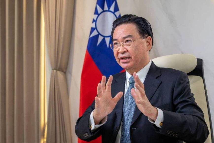 Asimismo, el ministro taiwanés de Exteriores, Joseph Wu, se pronunció en los mismos términos y calificó de “profundamente lamentable” el giro de Honduras.