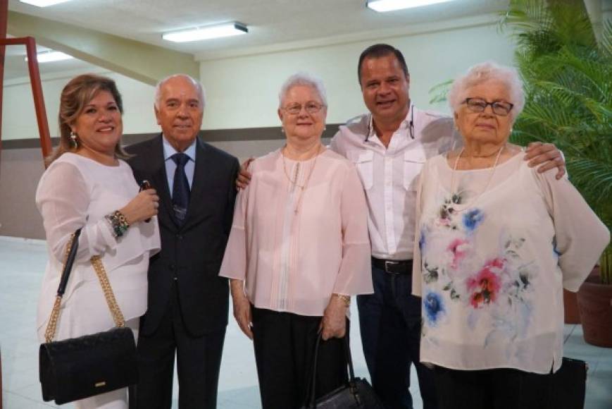 Suyapa y Maurizio Chiovelli, María Elena y William Hall y Margarita Micheletti.