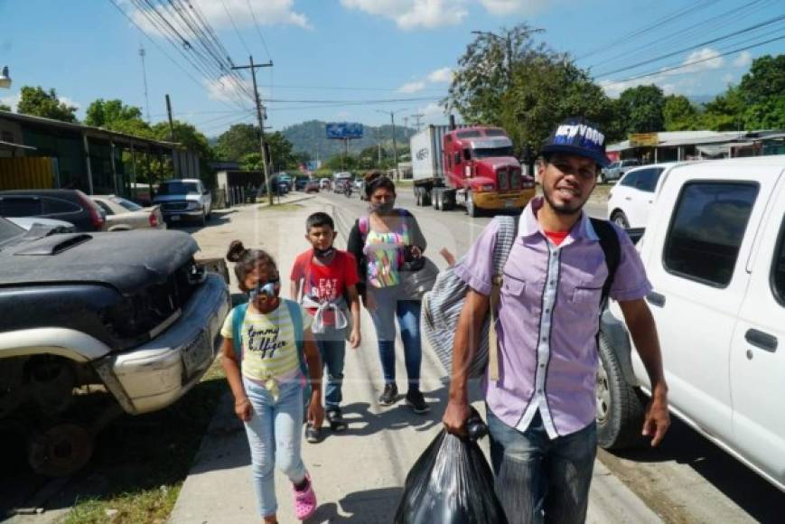 Los migrantes salieron a pie de la Gran Central Metropolitana, la principal terminal de autobuses de San Pedro Sula, norte del país.