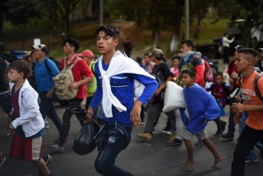 Heydy Meléndez se unió a la caravana de cientos de hondureños que partió esta semana a Estados Unidos con sus hijas de seis y cinco años, huyendo del desempleo y de las violentas pandillas que aterrorizan su comunidad, aunque sabe que chocará con la política antimigratoria del presidente Donald Trump.