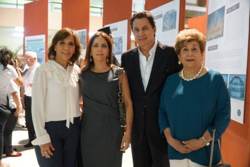 Diana Larach con Sandra y Mario Canahuati con Lily Faraj.