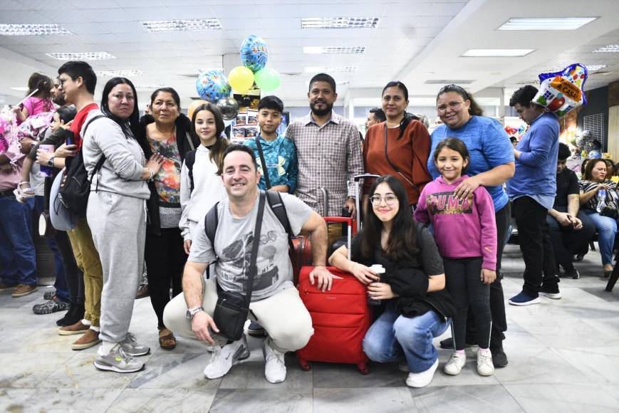 Elsa Velásquez viajó desde Valencia, España, acompañada de su esposo y sus dos hijas para pasar Navidad y Año Nuevo con su familia en Santa Cruz de Yojoa.