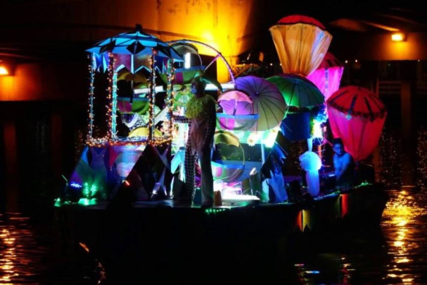 Un espectáculo lleno de color y alegría vivieron miles de personas durante el cierre de la feria agostina en Puerto Cortés.