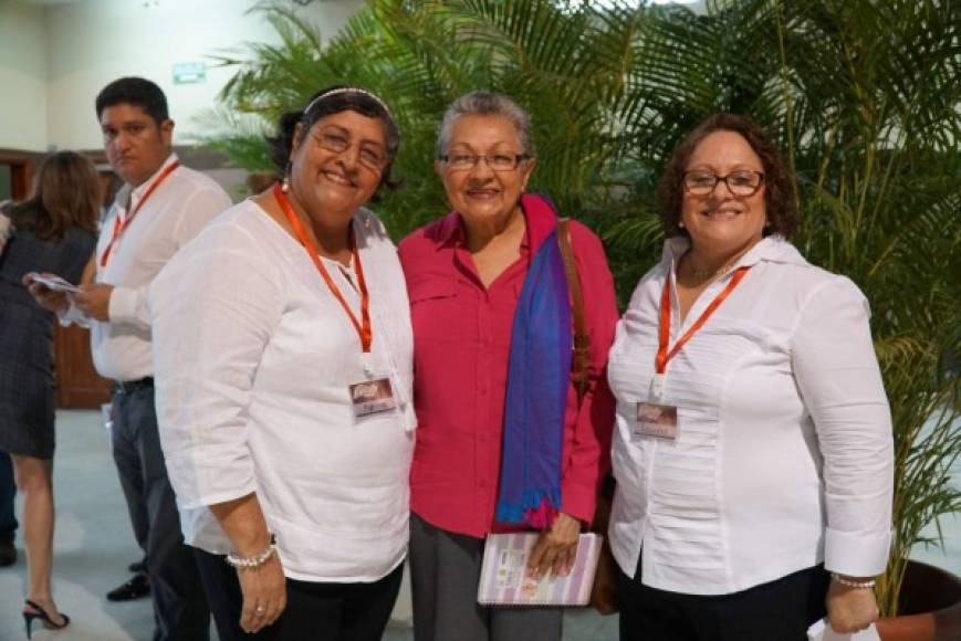 Fátima Mejía, Esperanza García y Lourdes López.