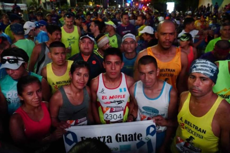La Maratón arrancó desde temprano con corredores que estuvieron preparándose por mucho tiempo y con aficionados al deporte.