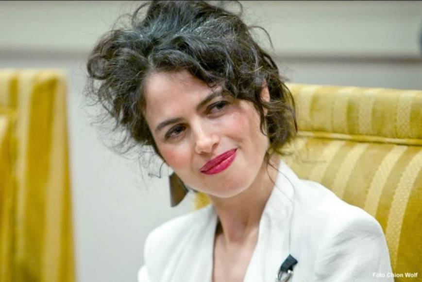 Neri ya esta siendo comparada con Amal Clooney, una mujer fuera de la esfera del espectáculo que ha logrado cautivar a un famoso con su intelecto.<br/>