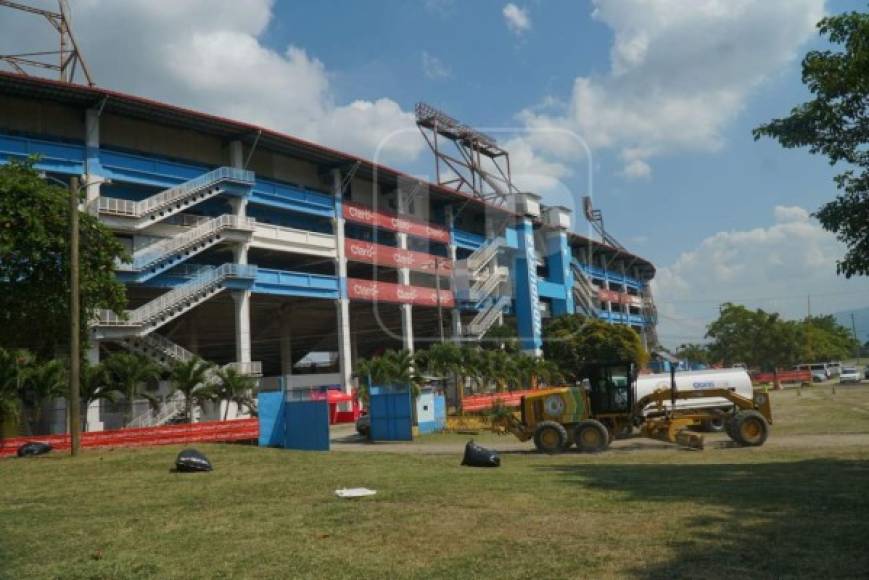 Las calles que están alrededor del estadio Olímpico han sido reparadas para que los aficionados puedan llegar sin ningún tipo de problema.