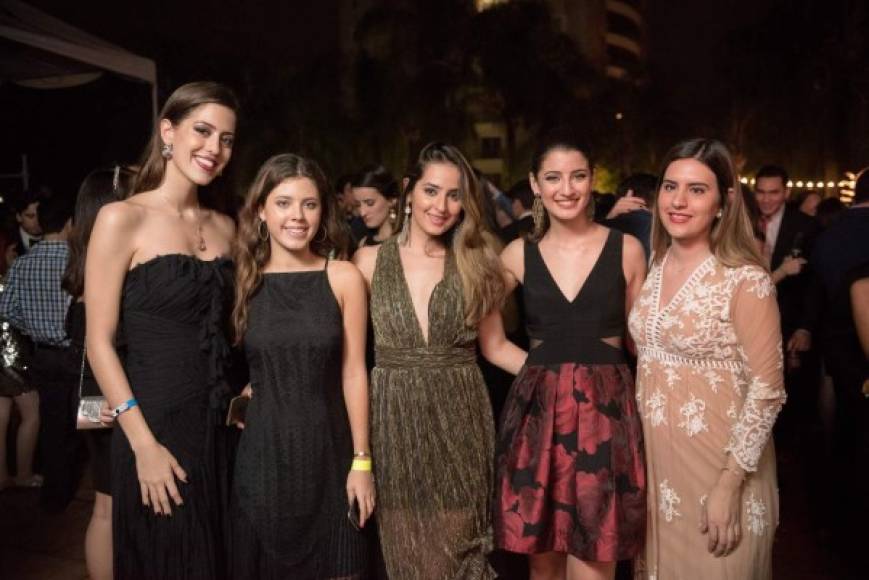 Paola Jarufe, Kristianne, Jamalat, Giselle y Fabiola Larach.