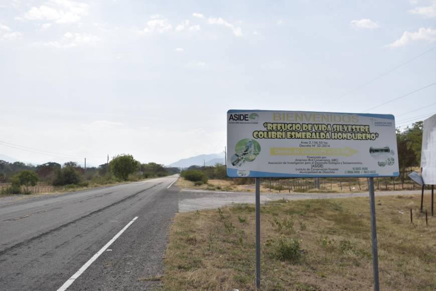 En la RN-23 o carretera Yoro-Colón, se encuentra el desvío hacia este Refugio de Vida Silvestre. 