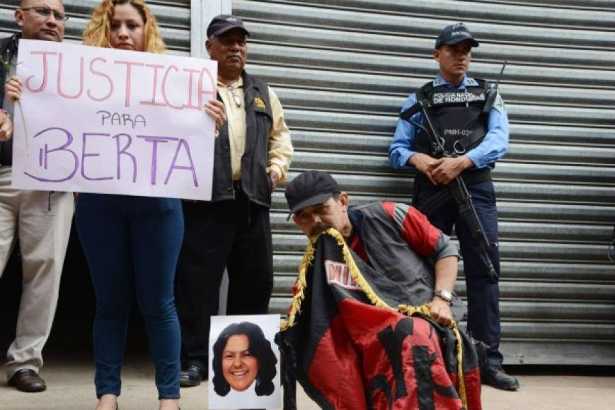 Como resultado de el trabajo de Copinh en apoyo de la lucha de río Blanco, Berta recibió múltiples amenazas contra su vida y fue otorgada medidas cautelares de parte de la CIDH.