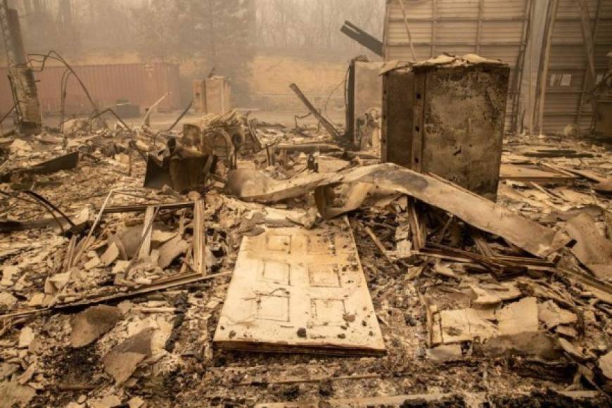 El fuego amenaza zonas de Oregón en las que residen 500.000 habitantes, y hasta el viernes al mediodía solo se habían podido evacuar 40.000 personas, precisó la gobernadora, Kate Brown.