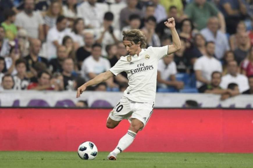 Luka Modric: Medios españoles informan que el volante croata no será titular ya que apenas se sumó la semana pasada a los entrenamientos del Real Madrid. Cabe señalar que el jugador ha estado vinculado fuertemente al Inter de Italia.