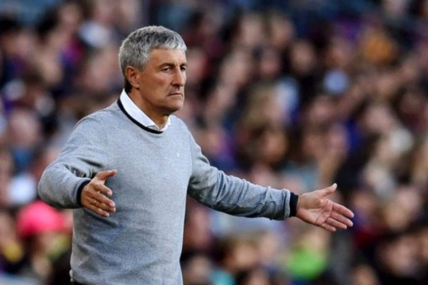 Quique Setién: El entrenador de 60 años de edad dirige en la actualidad al Real Betis de España y es otro de los candidatos para llegar al banquillo del Barcelona.