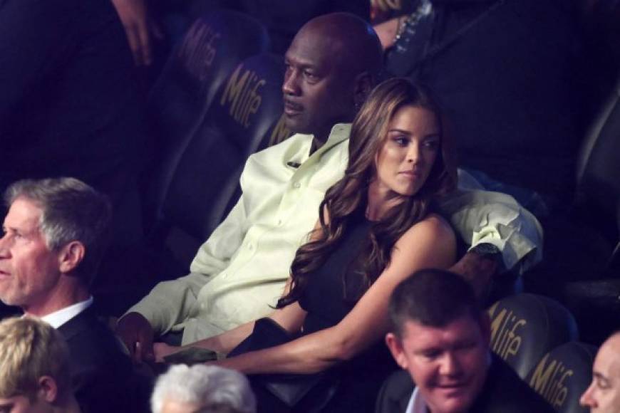 Michael Jordan, junto a su mujer, Yvette Prieto.