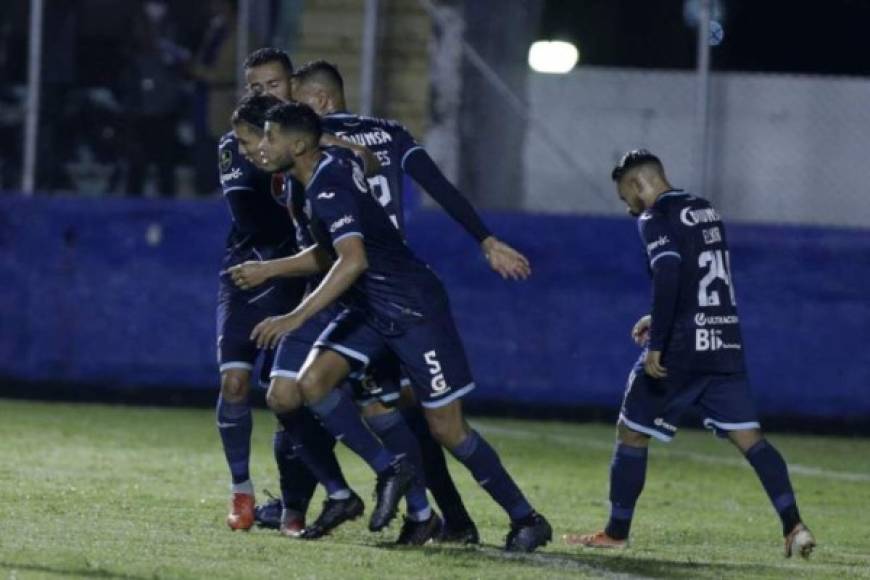 Los jugadores del Motagua celebrando el gol del empate marcado por Kevin López.
