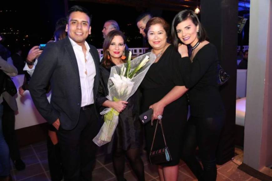 Isaac Arbañil, Blanca Bendeck, Brenda Ortez y Ethel Valladares.