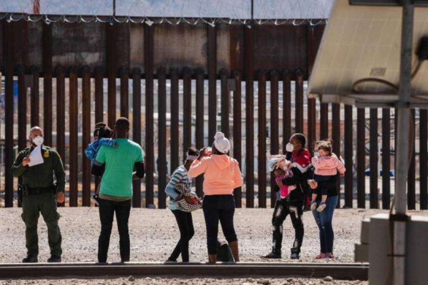 Los republicanos exigen a Biden tomar acciones para superar la crisis fronteriza creada por la llegada en masa de miles de indocumentados a la frontera con México en las últimas semanas.