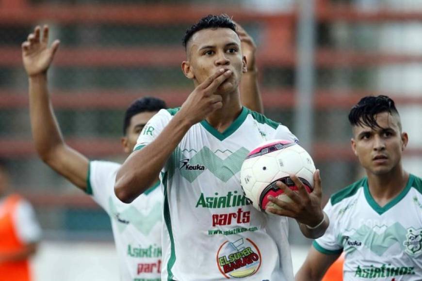 El mediocampista del Platense, Kevin Arriaga, celebrando su gol con dedicación especial contra el Real de Minas.