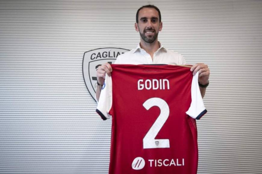 El defensa uruguayo Diego Godin, que militaba en el Inter de Milán, ya es nuevo jugador del Cagliari, por dos temporadas, según confirma el club sardo.<br/><br/>'El Cagliari Calcio está orgulloso de anunciar que ha adquirido de Inter las prestaciones deportivas del futbolista Diego Godín: el fuerte defensor uruguayo firmó un acuerdo que lo une a los colores rossoblù hasta el 30 de junio de 2023', se recoge en el comunicado oficial del Cagliari.