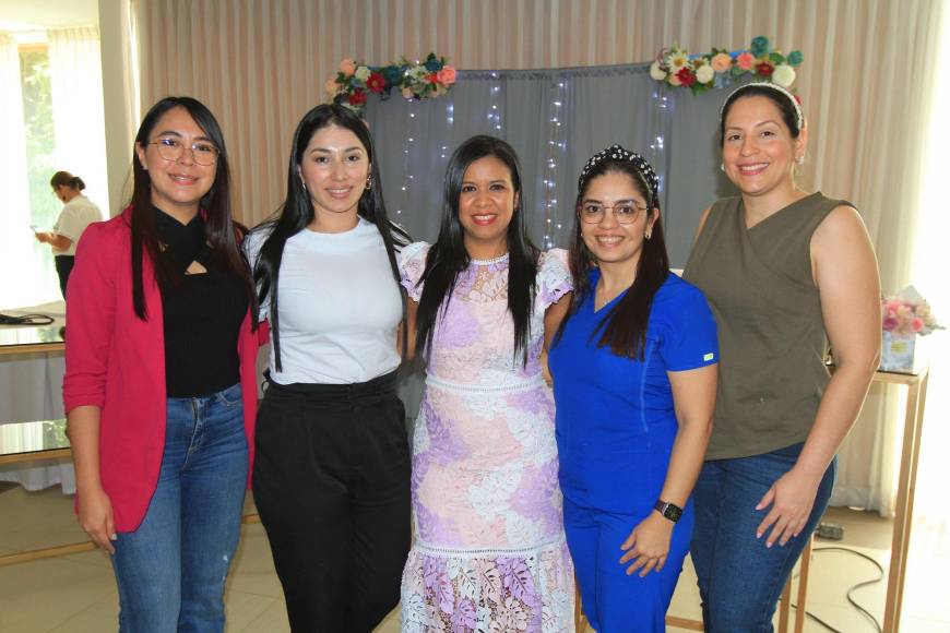 Yanitza Hernández, Digna Díaz, Paola Ochoa, Erika Calderón y Andrea Ramírez