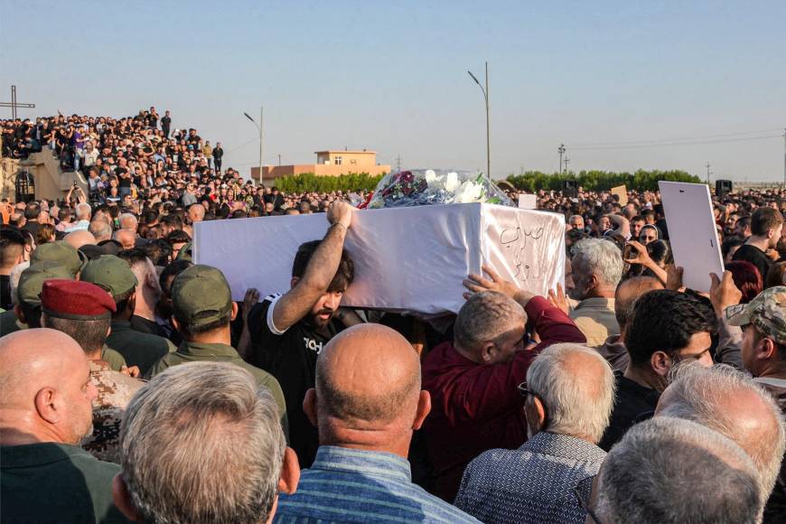 “Hubo una estampida, luego una avalancha en la puerta de salida... Y eso provocó que algunas personas se cayeran al suelo y fueran pisoteadas por otras”, dijo a EFE. El primer ministro de Irak, Mohamed Shia al Sudani, declaró tres días de luto en todo el país tras la tragedia.