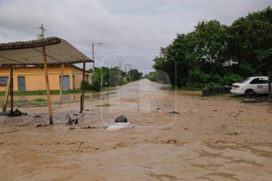 La mañana de este miércoles amanecieron en sus hogares y están a la espera de la ayuda de las autoridades y con la esperanza de que el agua baje. <br/>