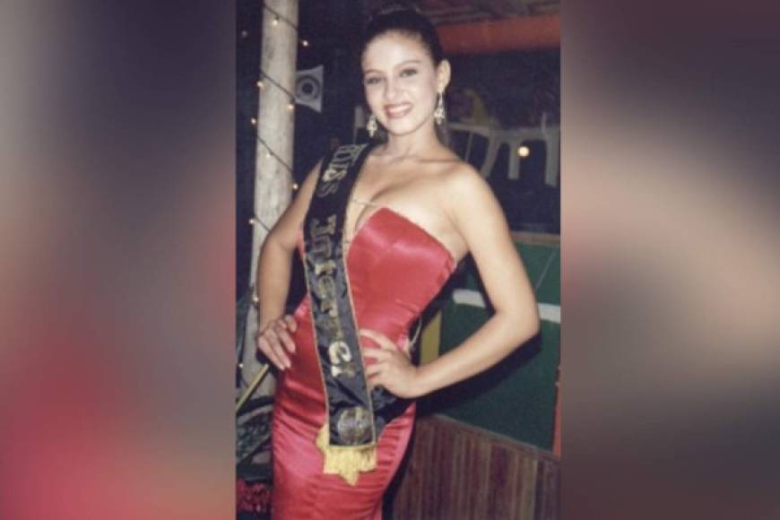 Gracias a sus medidas y su belleza fue acreditada como representante en Miss América Latina 2002. <br/>