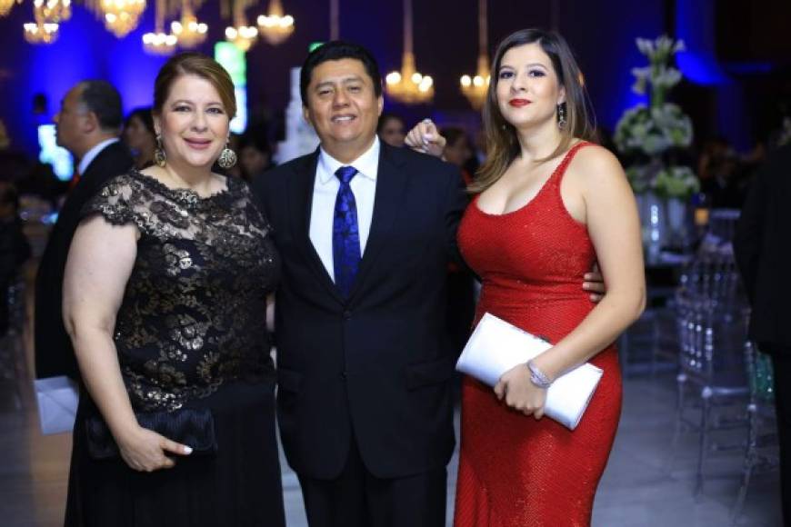 Jackie, Juan y Andrea Avelar.